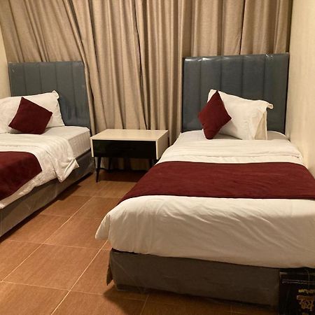 Uptown Hotel Apartment Аман Екстериор снимка