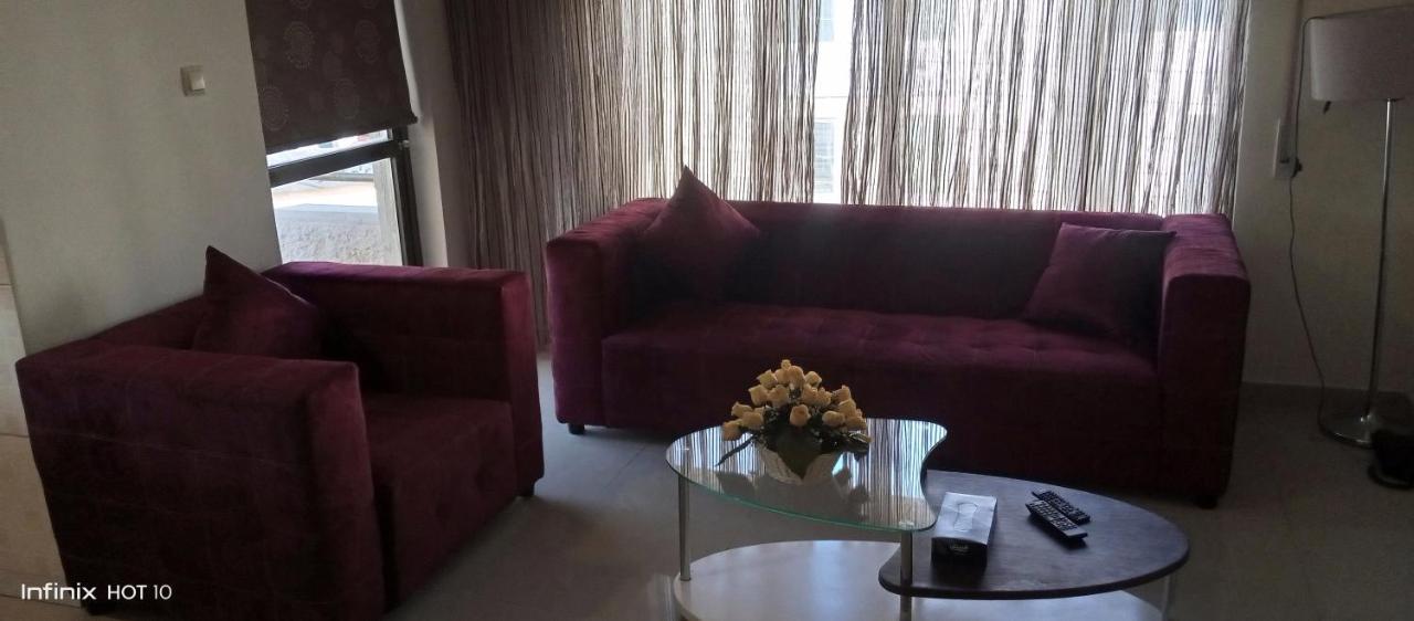 Uptown Hotel Apartment Аман Екстериор снимка