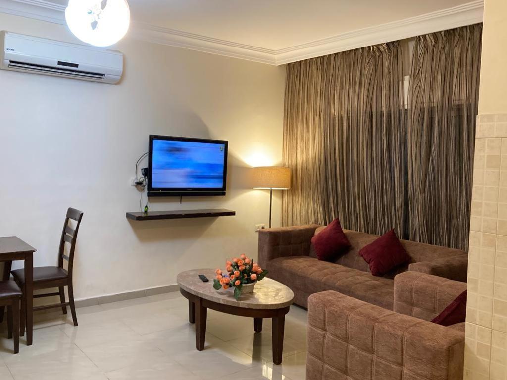 Uptown Hotel Apartment Аман Екстериор снимка
