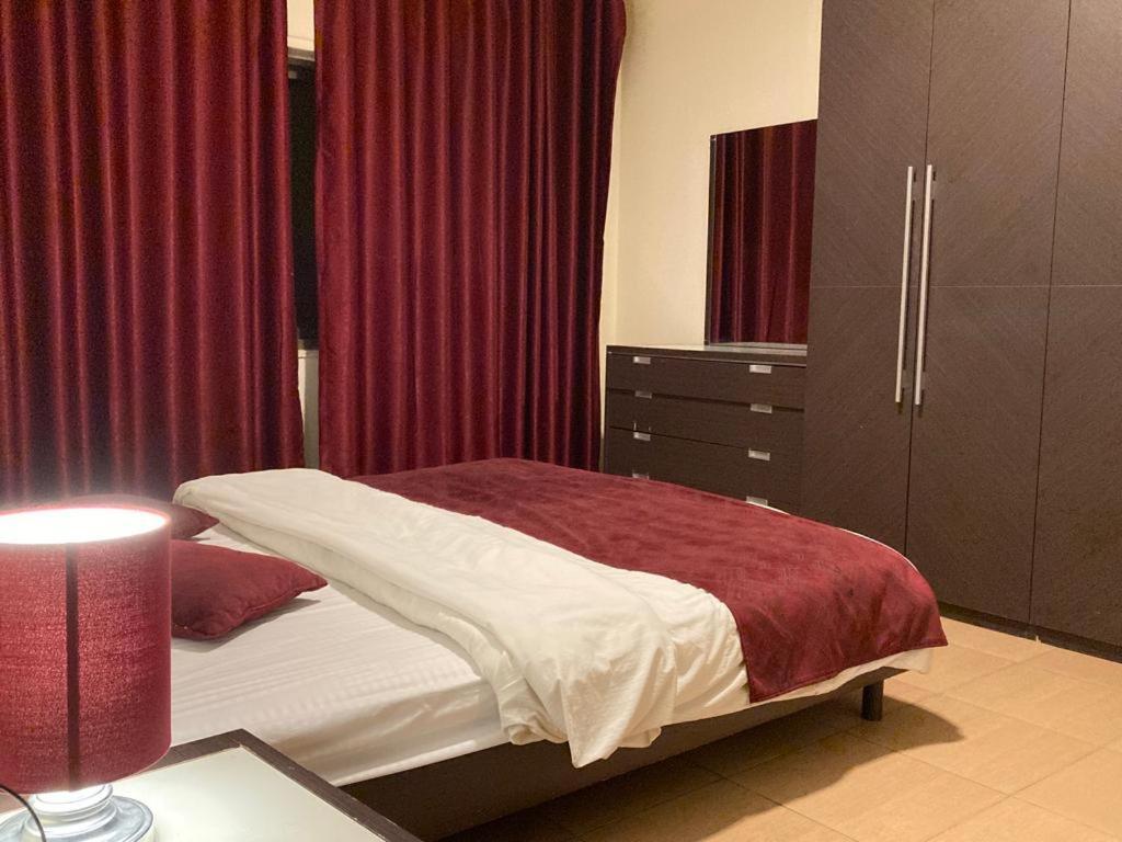 Uptown Hotel Apartment Аман Екстериор снимка