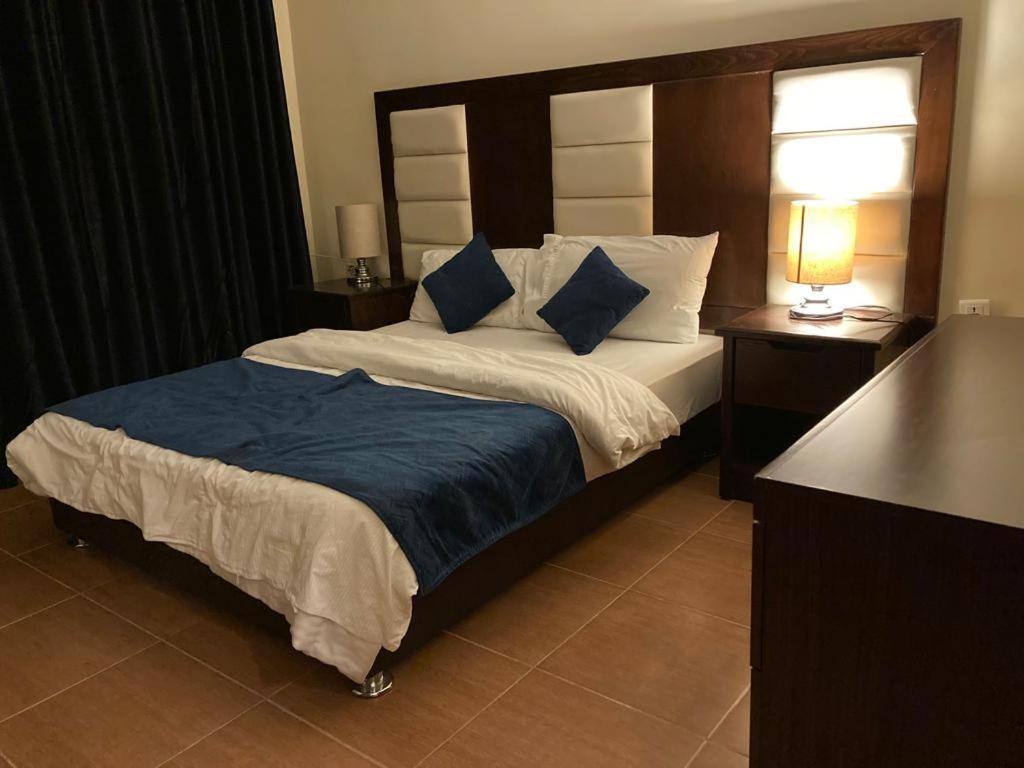 Uptown Hotel Apartment Аман Екстериор снимка
