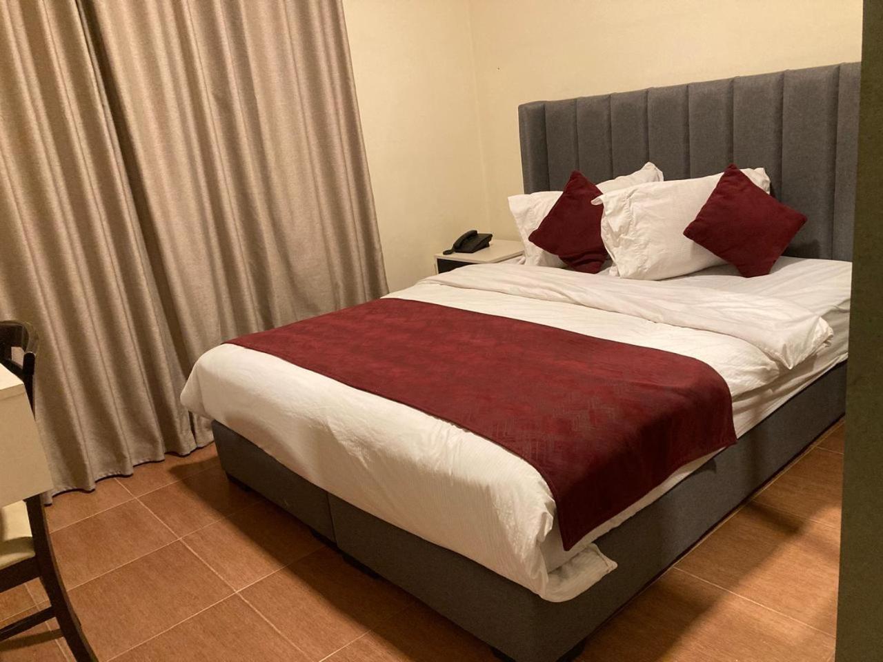 Uptown Hotel Apartment Аман Екстериор снимка