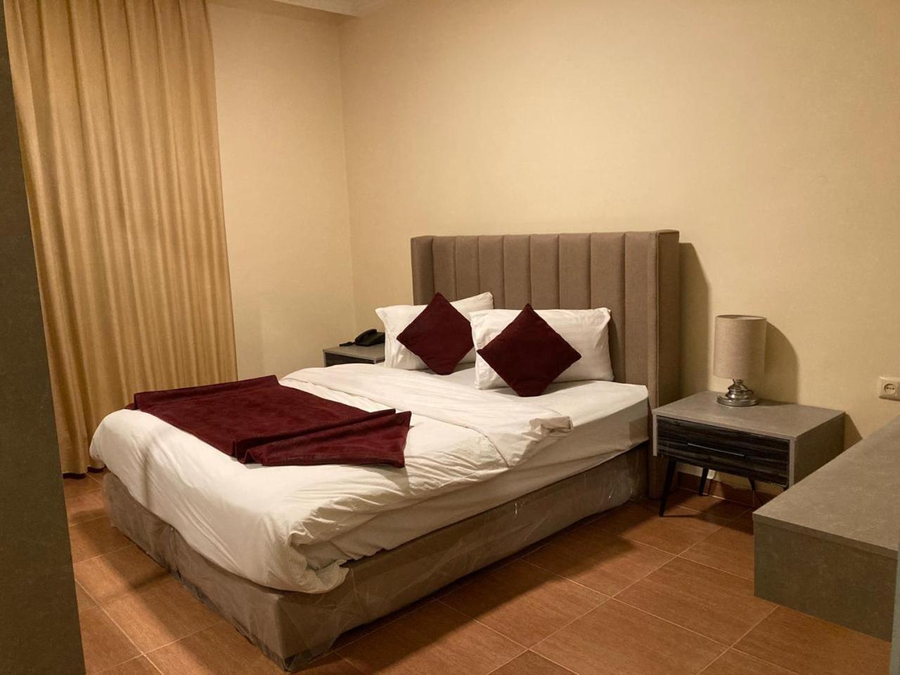 Uptown Hotel Apartment Аман Екстериор снимка