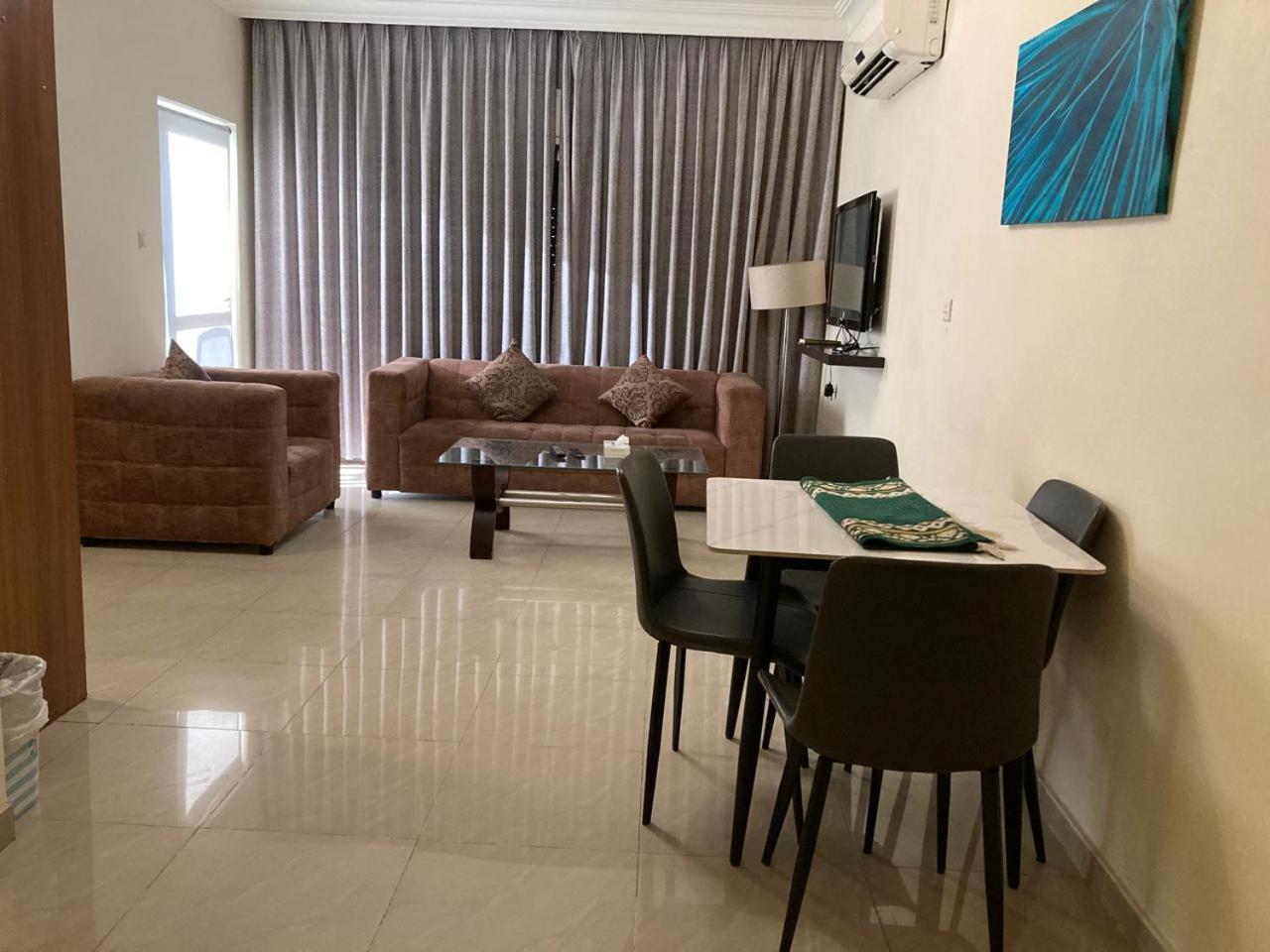 Uptown Hotel Apartment Аман Екстериор снимка