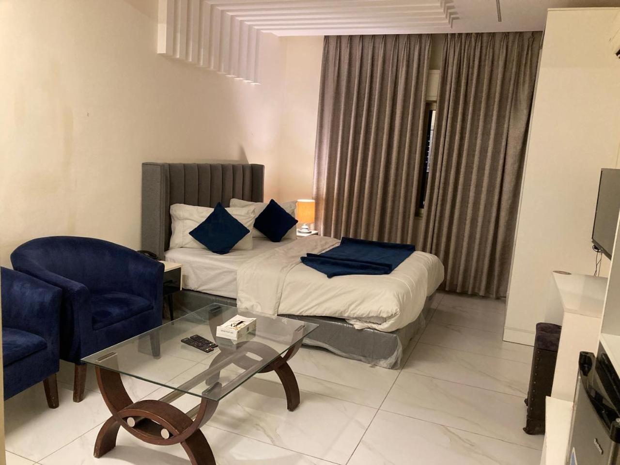 Uptown Hotel Apartment Аман Екстериор снимка