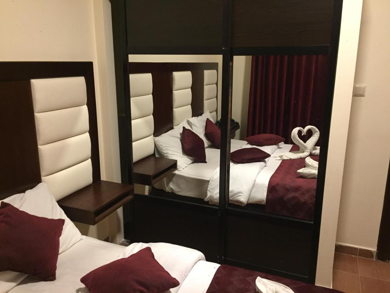 Uptown Hotel Apartment Аман Екстериор снимка