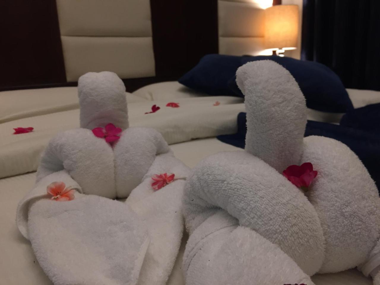 Uptown Hotel Apartment Аман Екстериор снимка