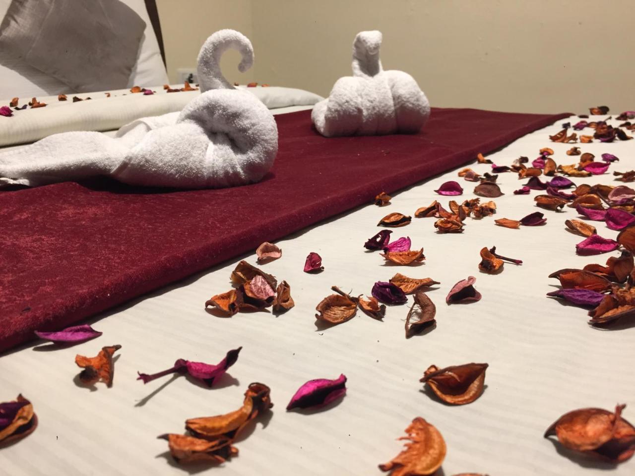 Uptown Hotel Apartment Аман Екстериор снимка