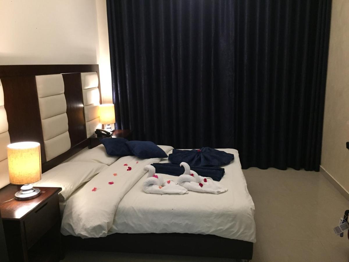 Uptown Hotel Apartment Аман Екстериор снимка
